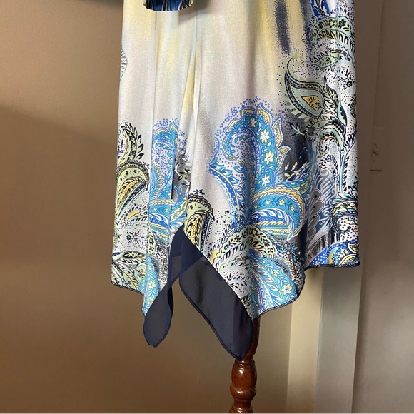 Nygard waterfall tunic top with paisleys and tribal designs - Picture 5 of 7